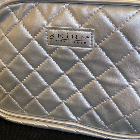 NWOT ⭐️SKINN 💫Cosmetics Limited Edition Quilted Silver Cosmetic Bag - Picture 2 of 6